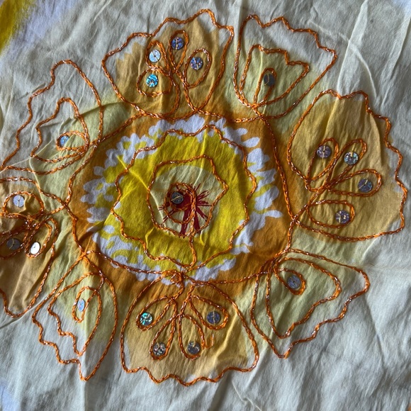 Beautiful embroidered and sequined sarong! Great beach cover up! - Picture 3 of 4